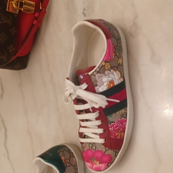 Authentic Gucci shoes - Picture 3 of 8